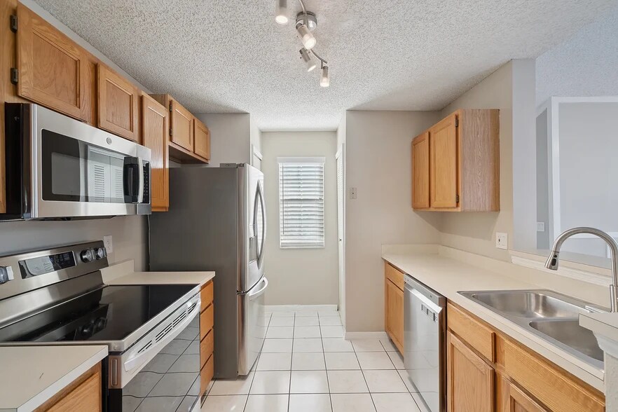 Building Photo - 682 Youngstown Pky