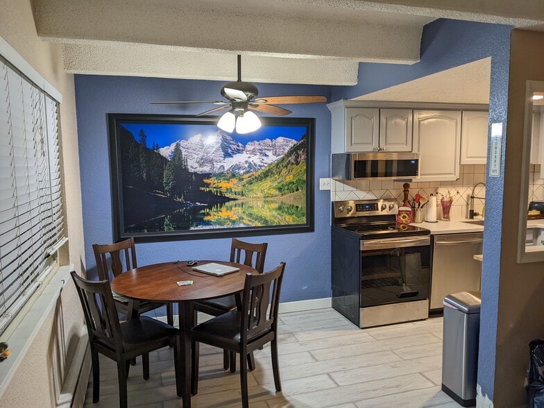 Building Photo - 655 N Pearl St