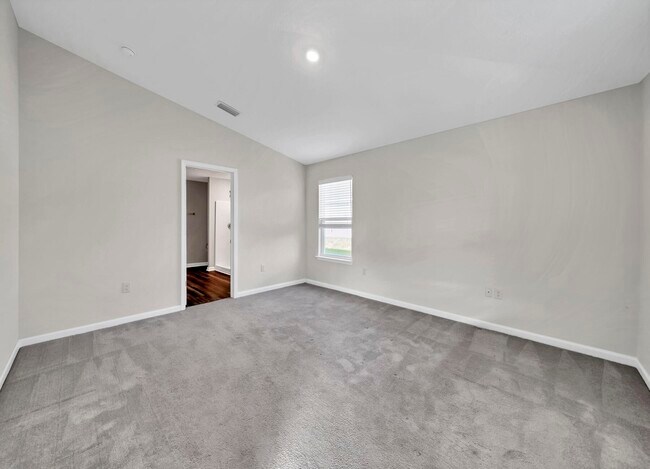 Building Photo - 10 Riverwalk Xing