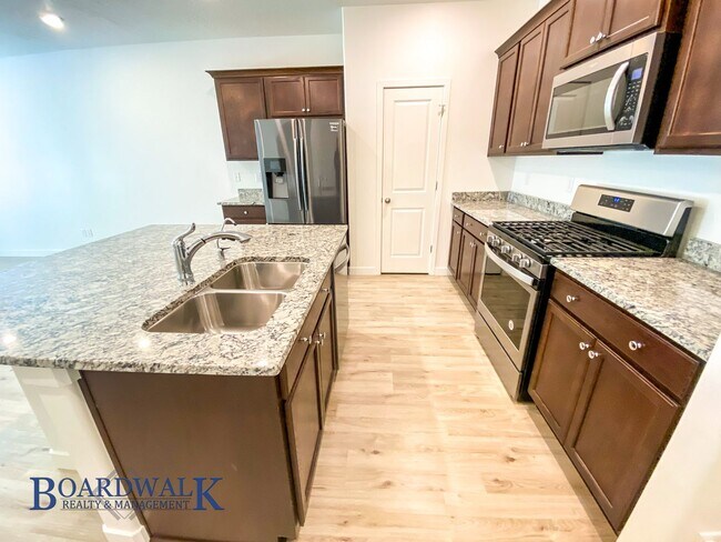 Building Photo - Beautiful 4 bedroom Townhome in West Valley!