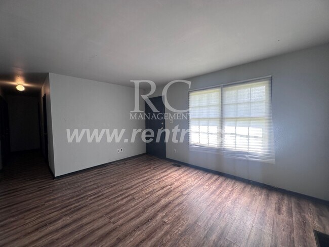 Building Photo - 1204 Giddings-
