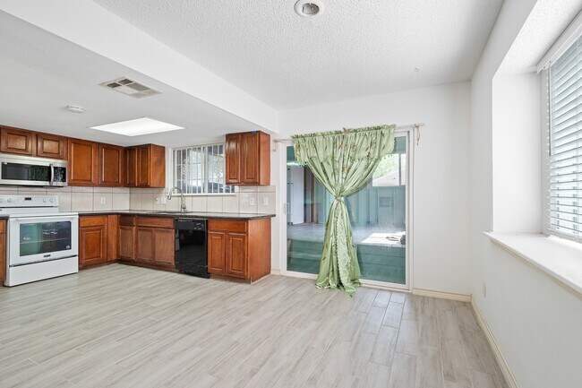 Building Photo - 1823 Mandrill Ln