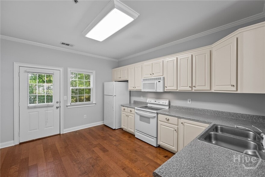 Building Photo - 460 Barnett Shoals Rd
