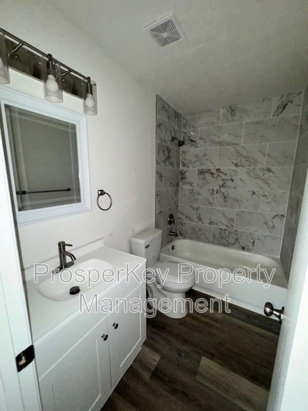 Building Photo - 4704 Estonia St