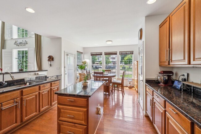 Building Photo - Stunning single-family home filled with th...