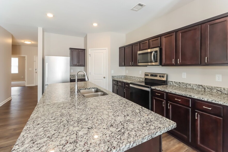 Building Photo - 1062 Cold Water Dr