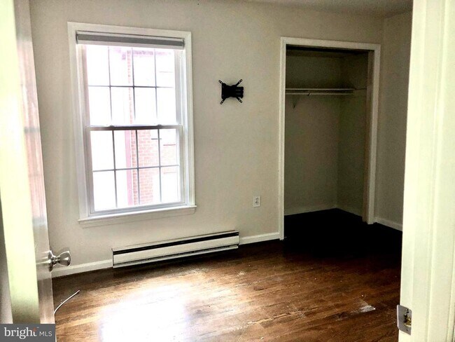 Building Photo - 900 24th St NW