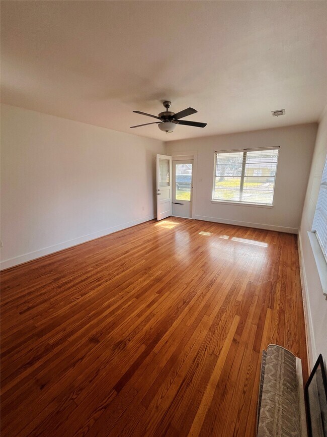 Building Photo - 1553 Dover St