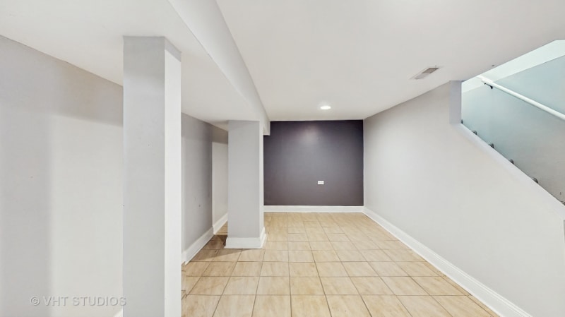 Building Photo - 8211 S Cornell Ave