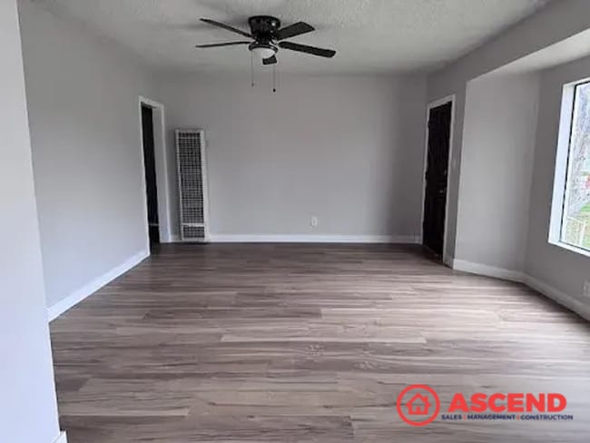 Building Photo - Charming 3-Bedroom Home with Gardener & Pest Control Included – Small Pets Welcome