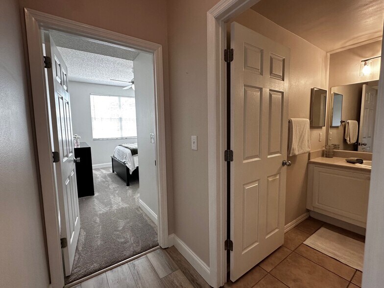 Building Photo - 5551 Bentgrass Dr