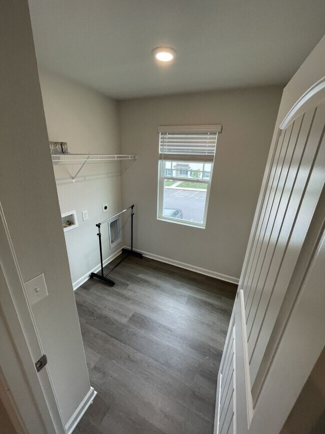 Building Photo - 3 Bedroom 2.5 Bath Town home