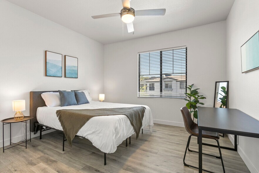 Building Photo - 9450 W Cabela Dr