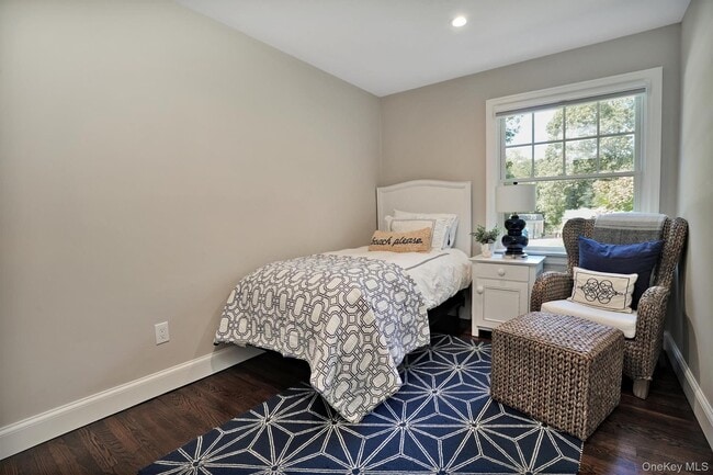 Building Photo - 32 White Oak Ln