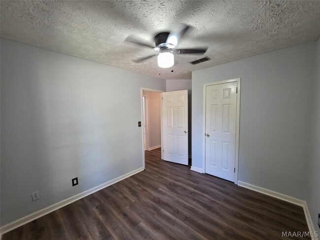 Building Photo - 6225 Whitewater Ct
