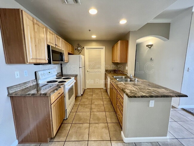 Building Photo - 1360 Shady Ln