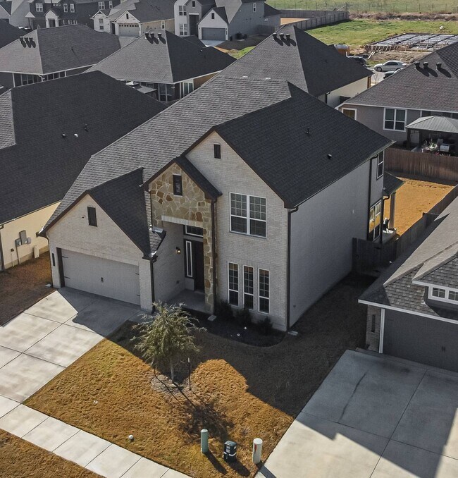 Building Photo - 6306 Golden Gate Dr