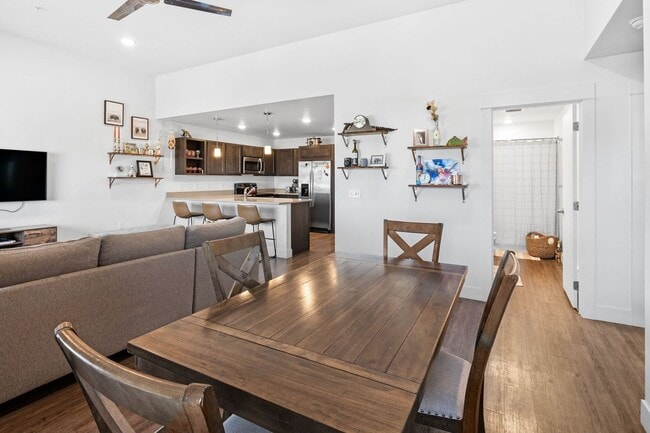 Primary Photo - Summit Units: 2 Bedrooms 2 Bathrooms