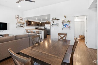 Building Photo - Summit Units: 2 Bedrooms 2 Bathrooms