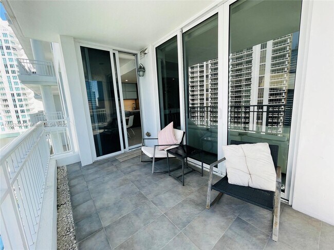Building Photo - 801 Brickell Key Blvd