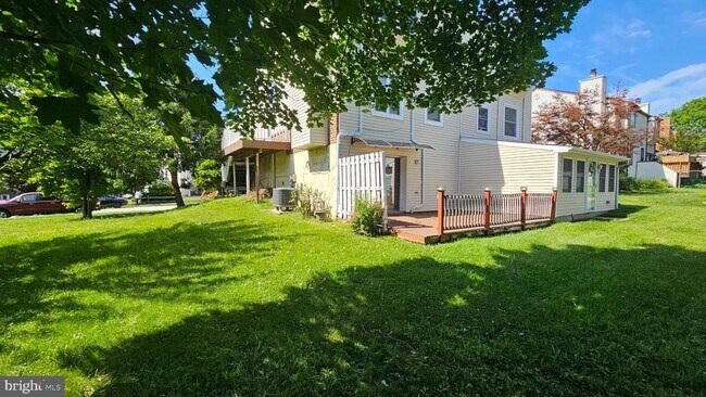 Building Photo - 117 Hamlet Dr