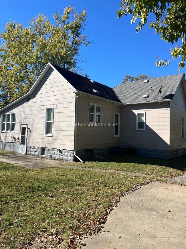 Building Photo - 705 N Garfield St