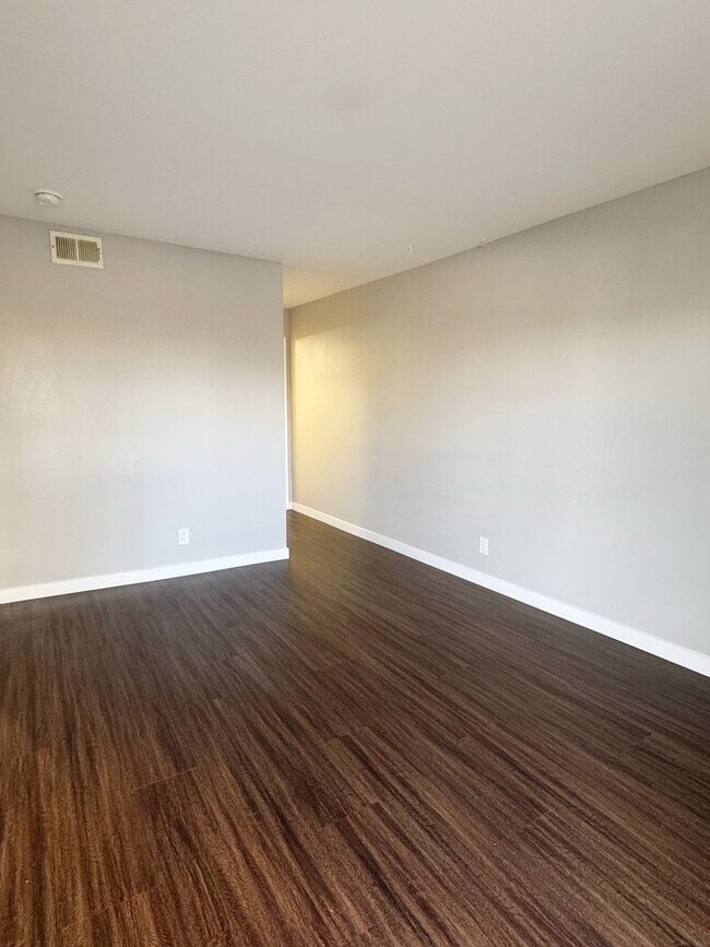 Building Photo - 1200 Gaviota Ave