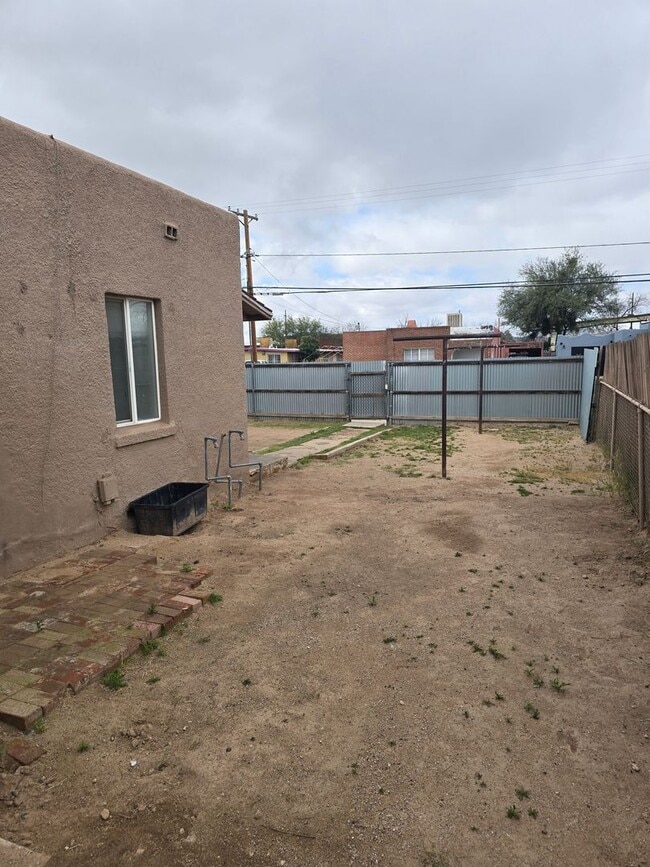 Building Photo - pm0501