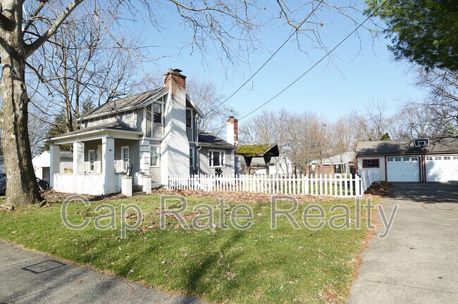 Building Photo - 216 Cherrington Rd