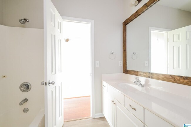 Building Photo - 1068 Fairbank Ln