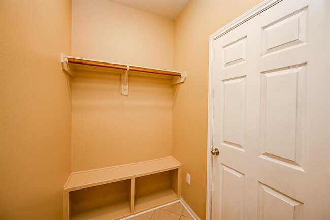 Building Photo - 7818 Iris Glen Ln