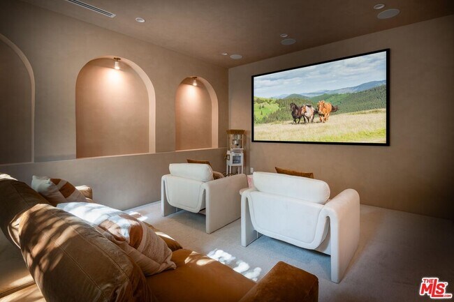 Building Photo - 11748 La Maida St