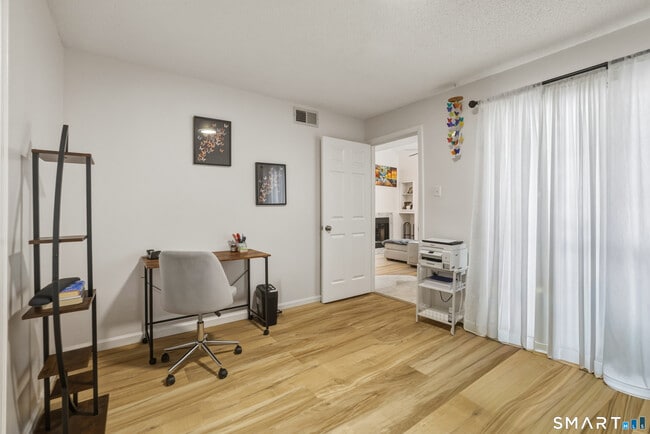 Building Photo - 299 Carriage Crossing Ln