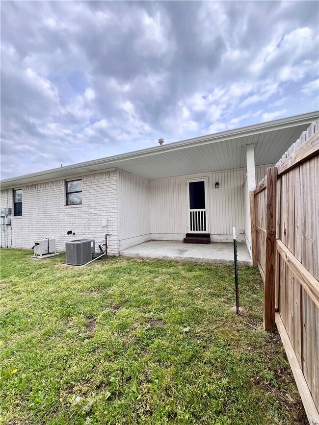 Building Photo - 2018 W Olive St