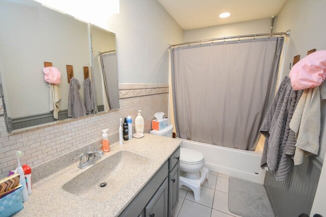 Building Photo - Exceptional home in Badger Ridge area of Rochester!