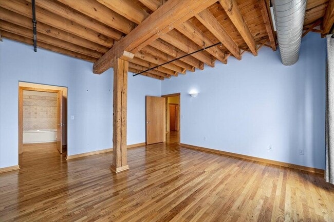 Building Photo - 418 N 3rd St
