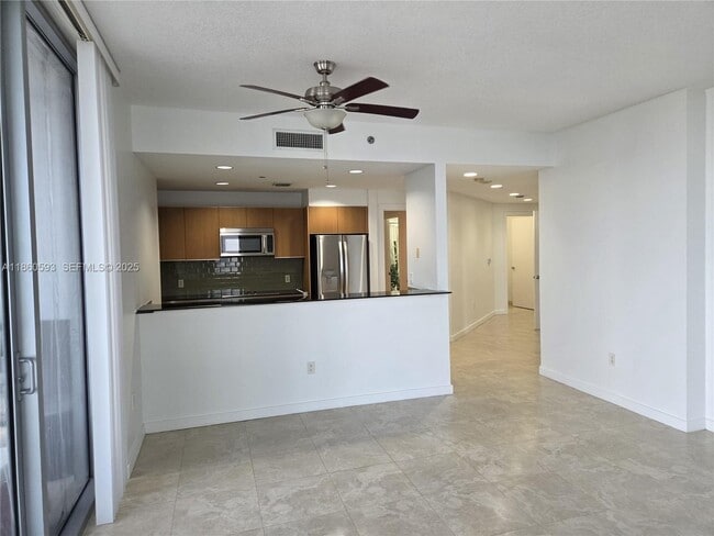 Building Photo - 1050 Brickell Ave