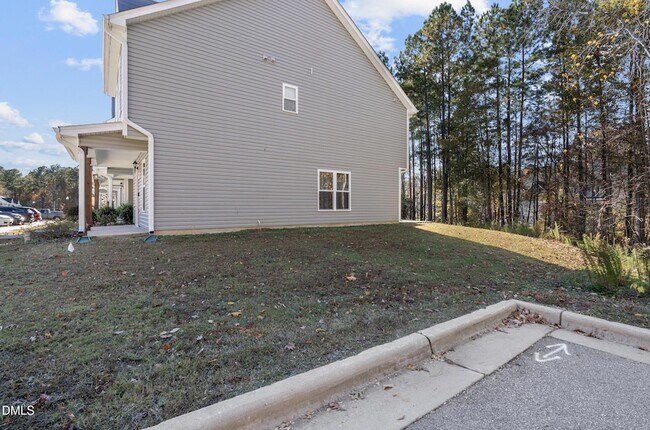 Building Photo - 129 Longleaf Pine St