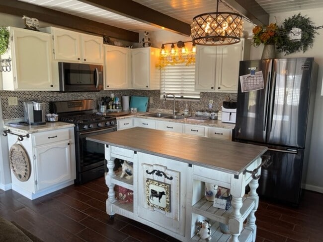 Building Photo - Completely Furnished -  2 BEDROOM 2 BATH+ LOFT  HORSE PROPERTY