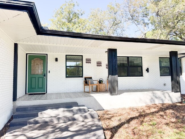 Building Photo - 2302 Brooklawn Dr