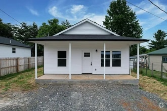 Building Photo - 2015 Blythe Ave SE