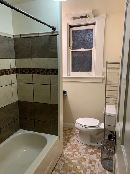 Building Photo - 2415 Vine St