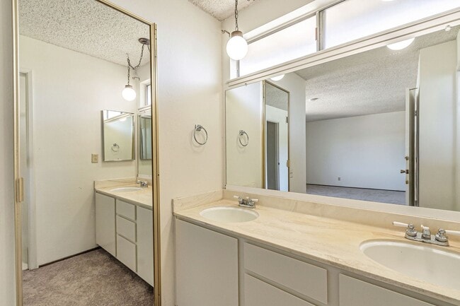 Building Photo - Spacious 4-Bedroom Home in Prime Milpitas