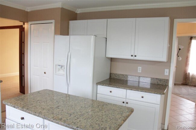 Building Photo - 40690 Bluesprings Ct