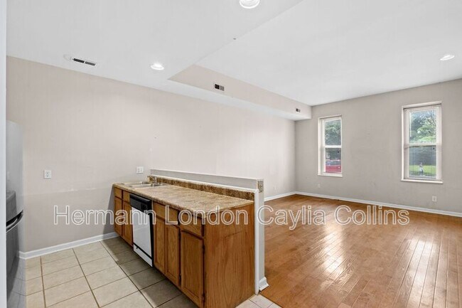 Building Photo - 1708 S Tucker Blvd