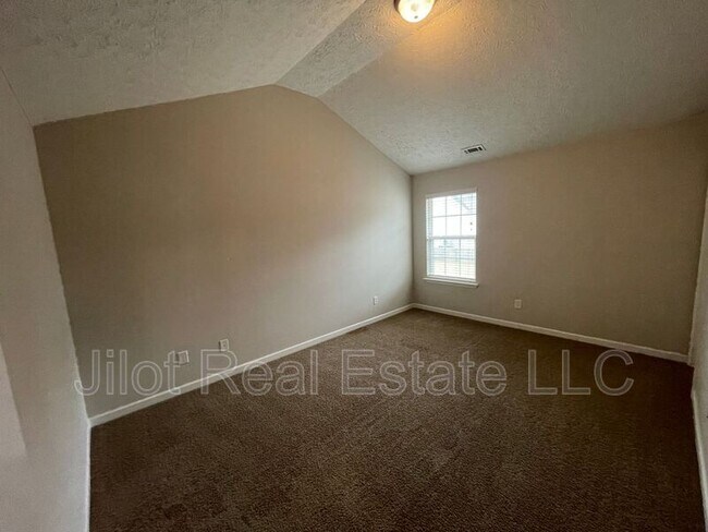 Building Photo - 700 Yukon Way