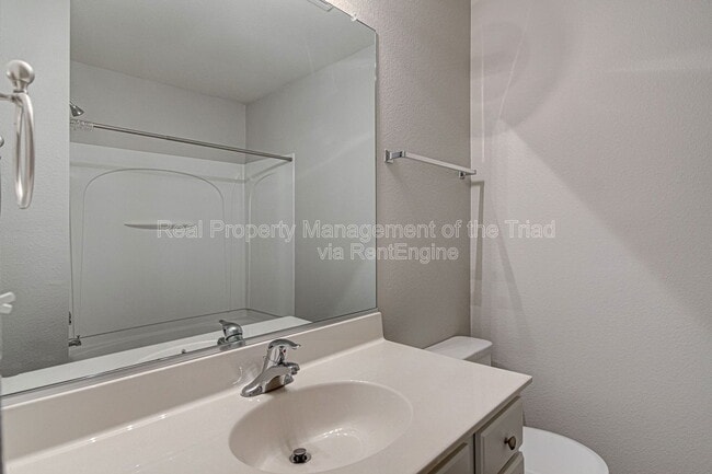 Building Photo - 5972 Hollow Wood Ct