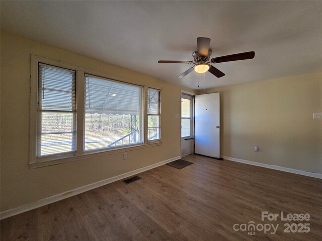 Building Photo - 8334 Oak Tree Rd