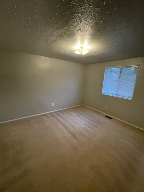 Building Photo - 4640 Dogwood Dr