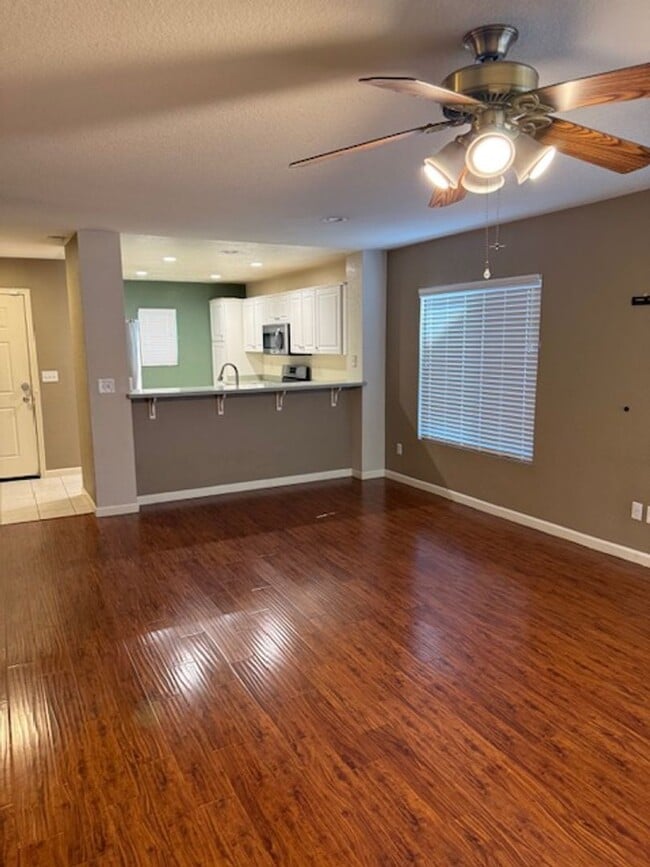 Building Photo - Single Story Halfplex in Natomas